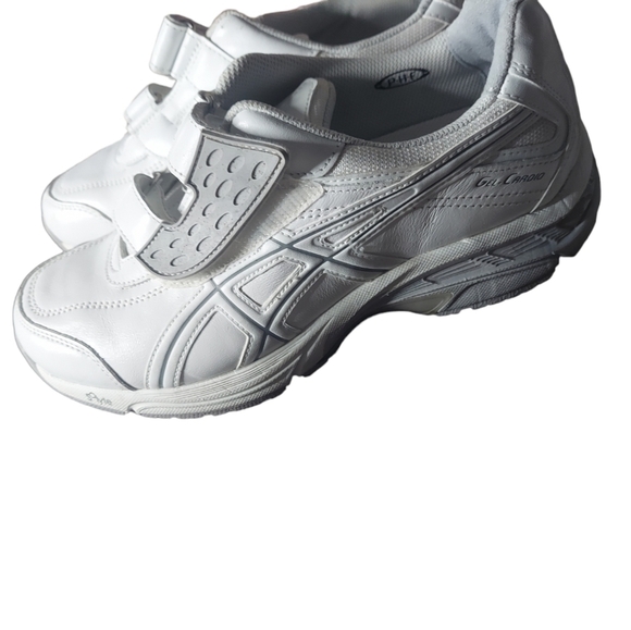 9 Asics white tennis shoes - Picture 5 of 7